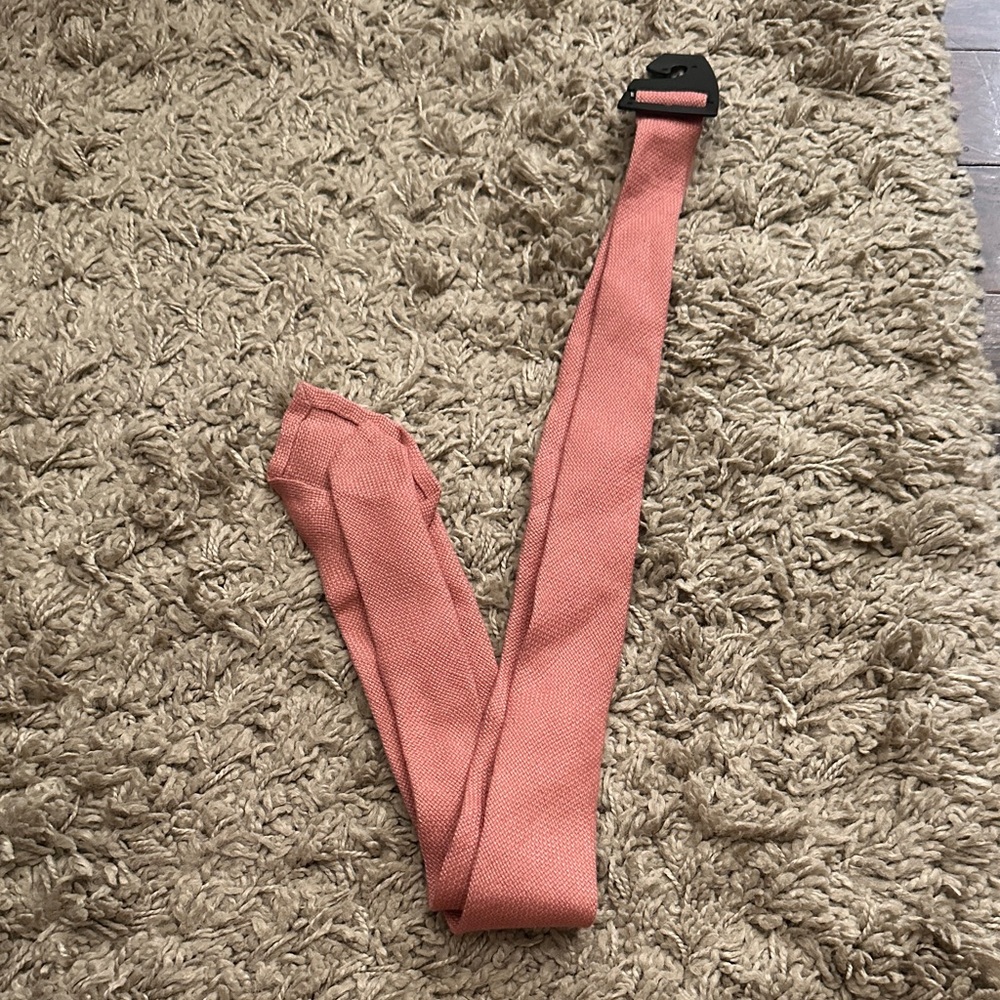 Burberry Designer Luxury Peach Pink 100% Linen Men’s Tie